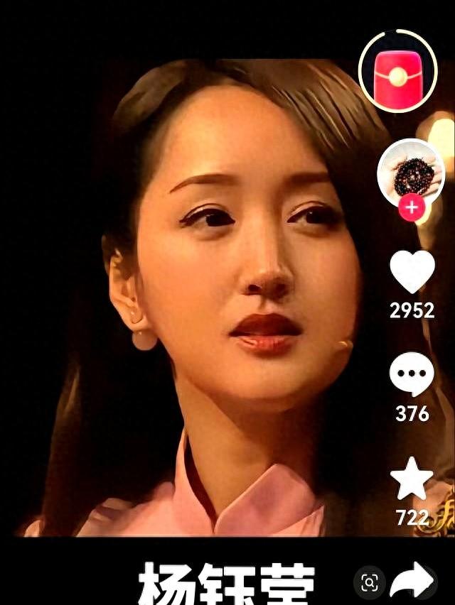 如何把图片拼到一起（网友把赖文峰和杨钰莹的照片拼一起）