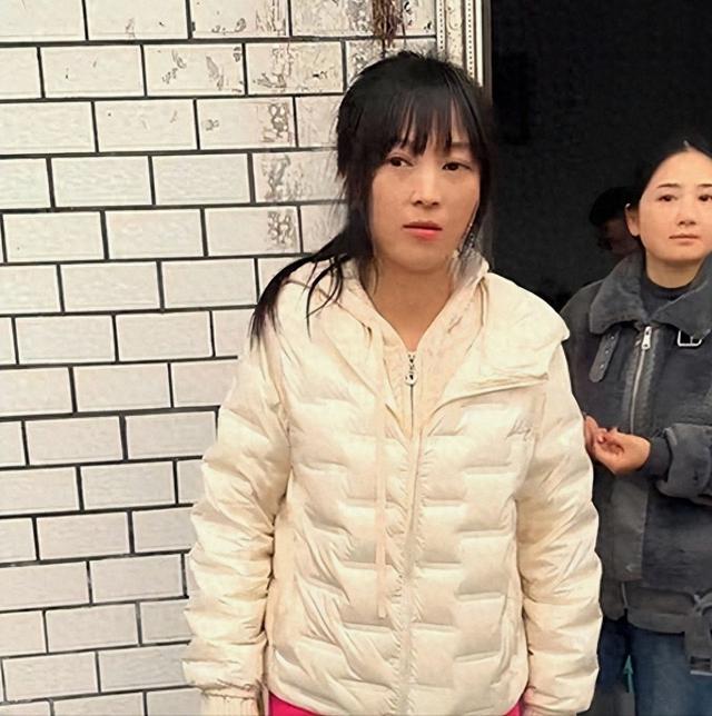 杀猪宴暖意全是假象，官媒揭示呆呆妹真实处境	，隐私遭泄露难招架