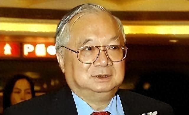 香港富豪：向美国捐一亿，又给大陆捐500亿，竟被李嘉诚“威胁”