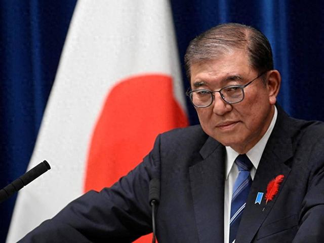 日本呼吁不要参加北京阅兵，网友怒批：德国曾下跪，他又怎么做的