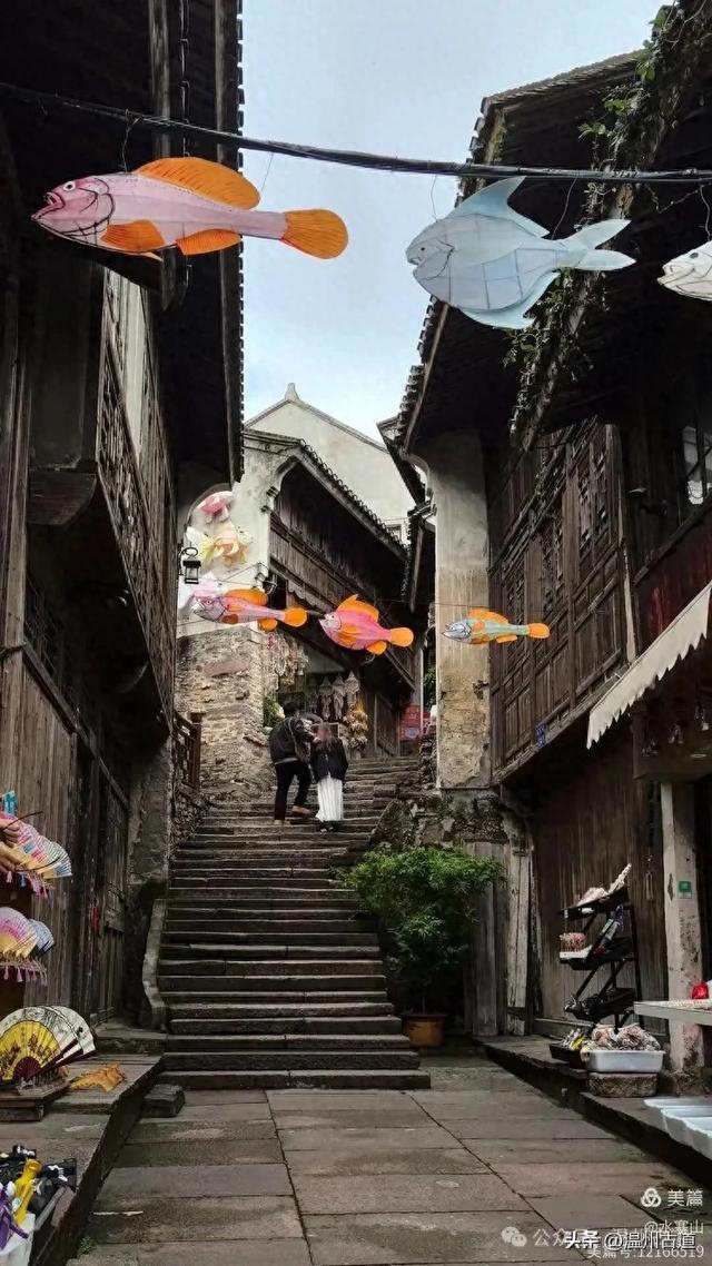一座古城的光阴故事：600年未散的渔火，藏着最鲜活的人间烟火！