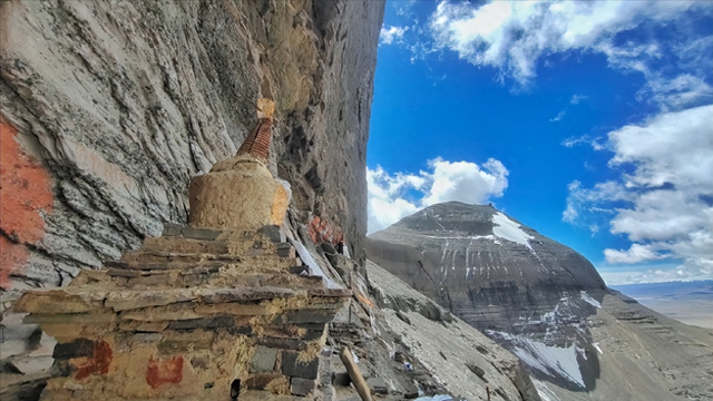 游客擅闯西藏十三金塔，海拔6000米坠崖，救援11小时耗费数十万