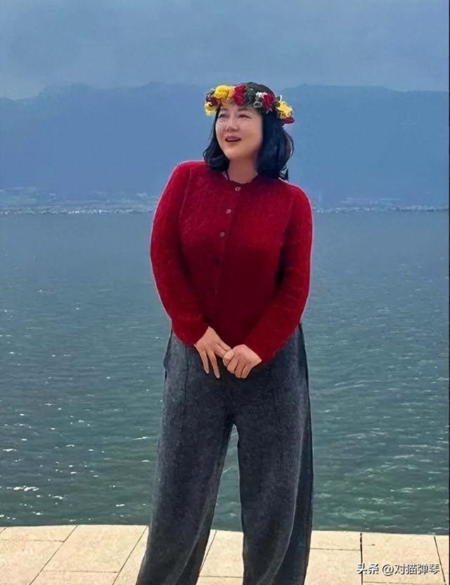 55岁王茜华身材丰腴，曲线玲珑，不得不说，身材被严重低估了