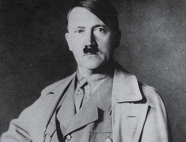 特攻克星下载破解版（一句谎言和44个假兵希特勒这招）