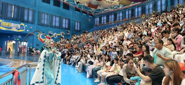 多彩贵州城前八月接待游客超百万人次