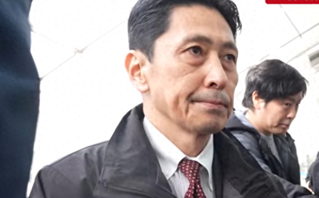 日本官员已经抵达北京，全程一言不发，有1个细节已经说明了问题