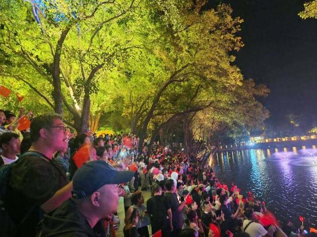 千山夜游爆火！森林星空音乐会最吸睛