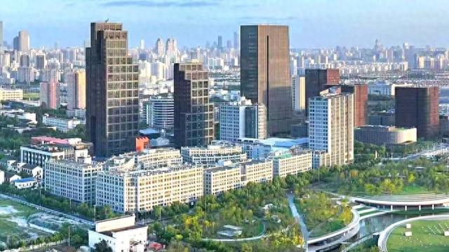 城市律动与产业脉动交融：TOP中央公园音乐嘉年华点亮普陀未来天际线