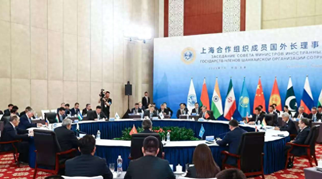 中方刚公布名单，20多国领导人将齐聚中国，特朗普却来搅局，发出明显警告信号