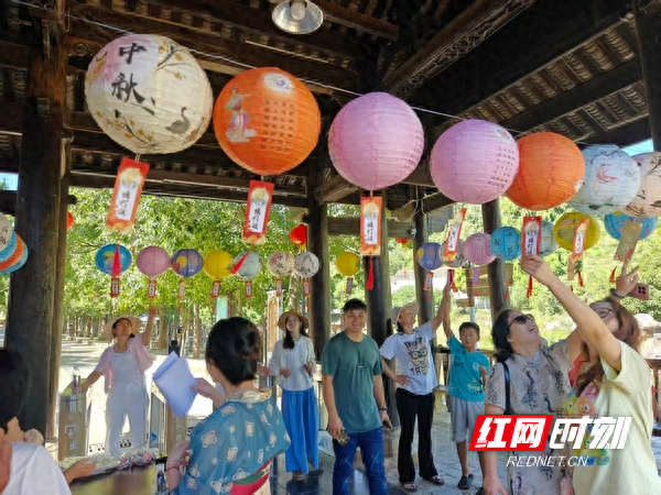 新田：景区推出“接地气”活动 双节期间游客同比攀升