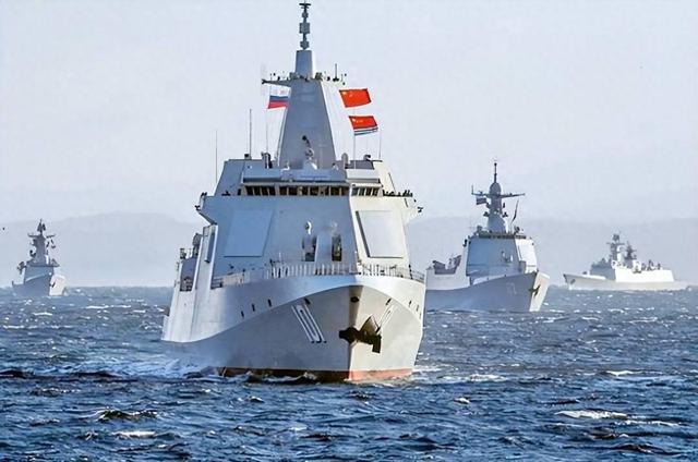 解放军军舰逼近日本岛，高市早苗万万没想到，中方反制这么快