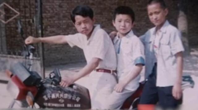 69岁老太遭轮奸，16少年当庭翻供，拘留400天后无罪释放，赔偿5万