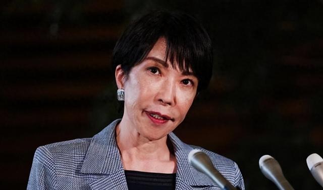 挂断特朗普电话后，高市一反常态，日本求高抬贵手，中方态度强硬