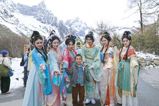 多图预警！国风+山水，毕棚沟这个“五一”假期快乐满格！