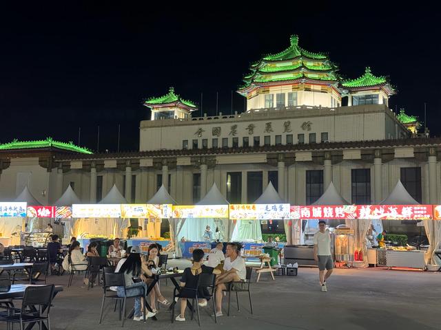 烟火气+文艺范+松驰感！年轻人花式解锁京城仲夏夜