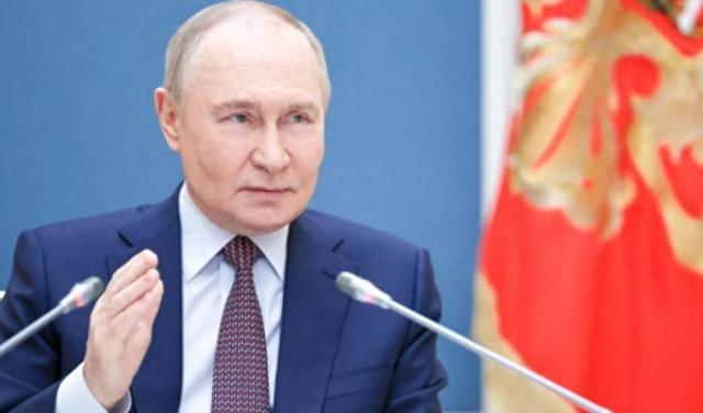 高市早苗闯大祸！敏感时刻，中俄11架战机联手奔向东海，日本媒体更慌了：特朗普还在保持沉默