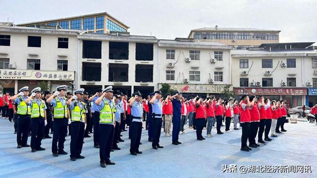 【中国经济时报】阳新王英：仙岛碧水畔，那一抹温暖的“志愿红”