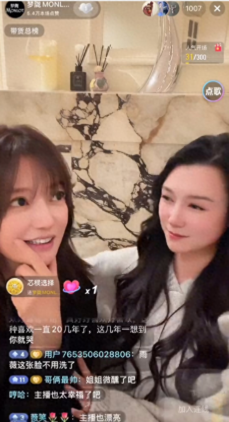 不是黄晓明！也不是马云！如今替赵薇收拾烂摊子的，竟是这个男人