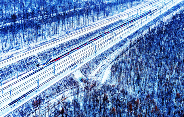 发现最美铁路·穿越林海雪原 | 沈白高铁首迎冰雪季 长白山站冬季单日客流创历史新高