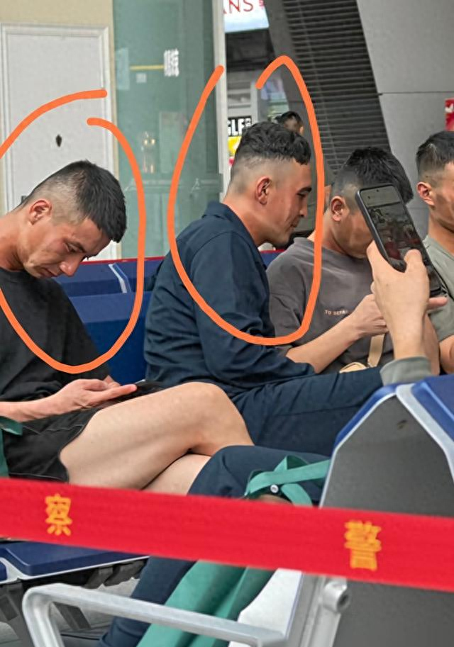 姑娘丈母娘们，兵哥哥的脸上国家都给盖章了，此时不动更待何时？