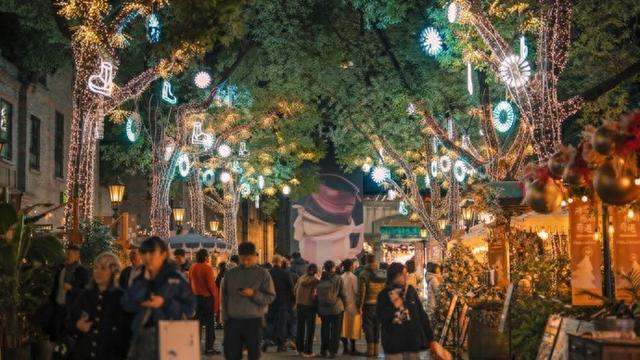 冬趣满申城！商场“花式上新”解锁魔都消费活力密码