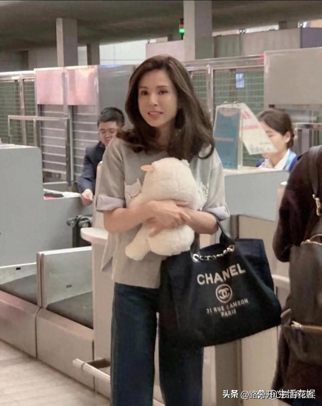 李若彤胖了真好看 有点肉肉真美 真的是人年纪大了 还是要胖一点好看