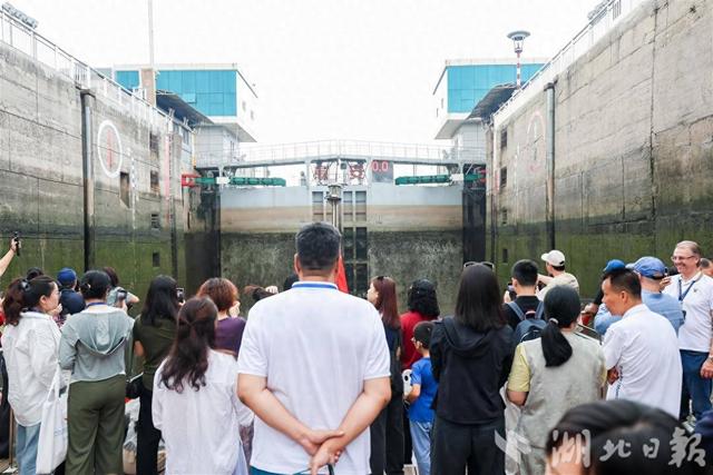 “水涨船高” 引惊叹，文化活动添雅趣！中外客商三峡首站之旅好评满格