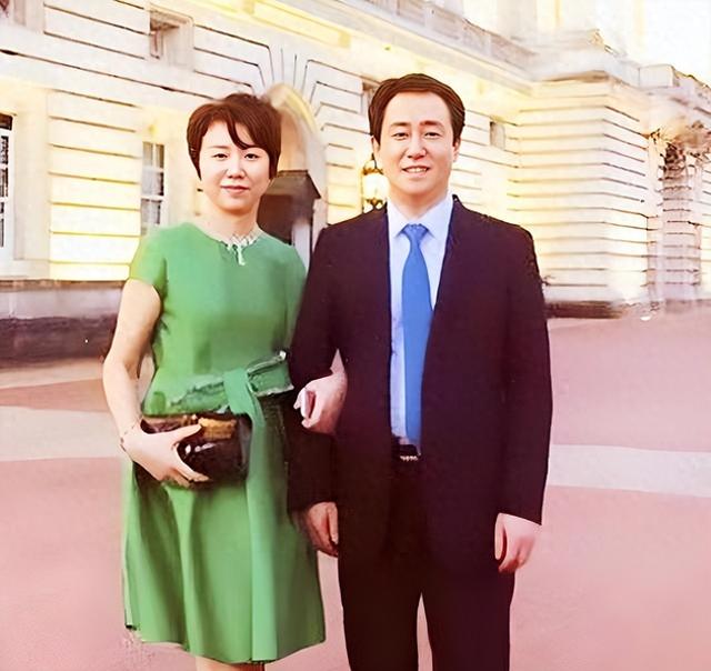 开始清算？逃到英国两年，许家印前妻再迎2大噩耗，儿子也遭牵连