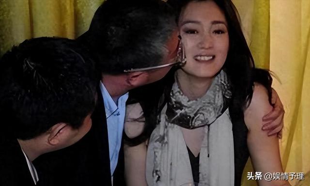 表面人模人样，做的事情却没眼看，强吻、袭胸，不过是冰山一角