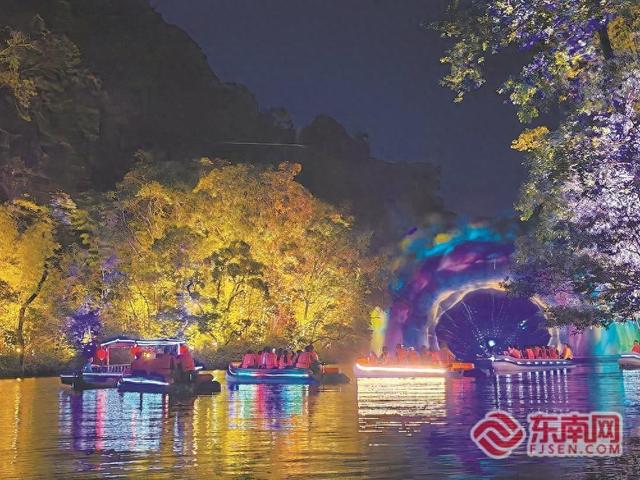 泰宁：“行浸式”夜游，老牌景区新卖点
