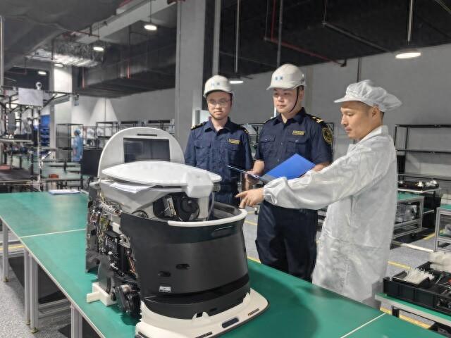 湖南“智造”清洁机器人首次出口德国