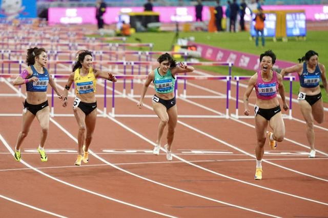 12秒81！广东选手刘景扬爆冷摘得全运女子100米栏金牌