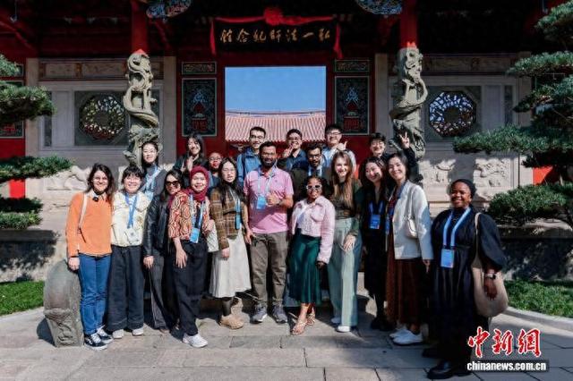 金砖国家青年代表走进福建泉州 在行走中“阅读”刺桐城