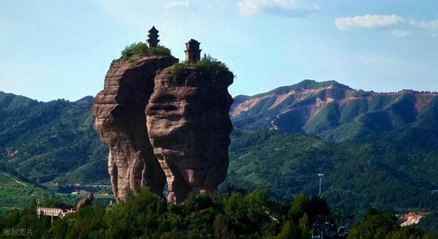 大批老人涌入承德，打着旅游名义，不逛避暑山庄不看外八庙为啥来