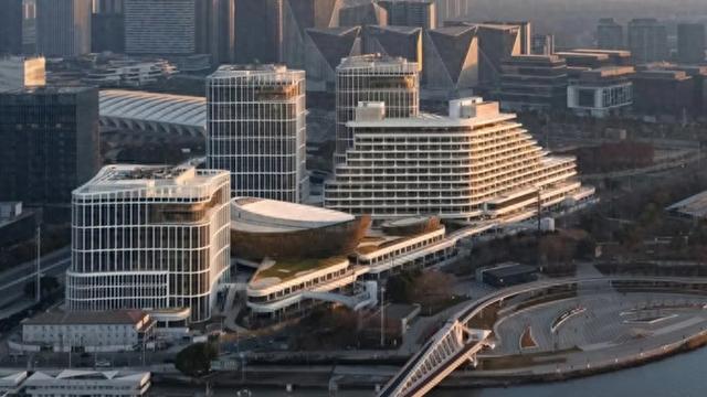 上海新地标来了！除了LV大船，黄浦江边又添两座超惊艳“巨轮”