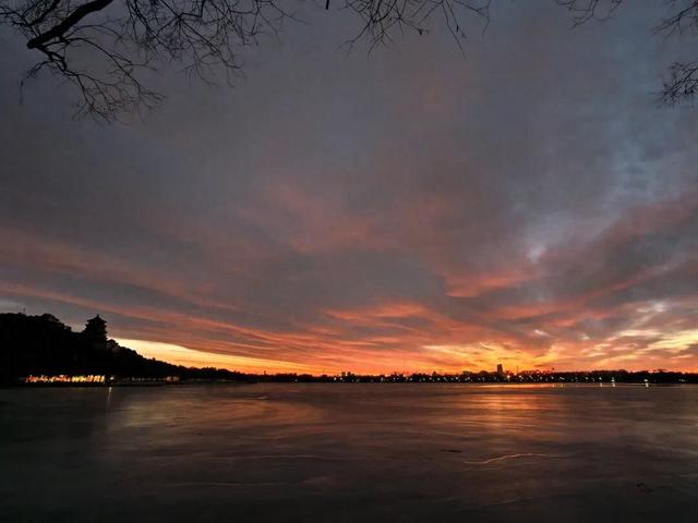 彩霞漫天！今晨的北京，真好看