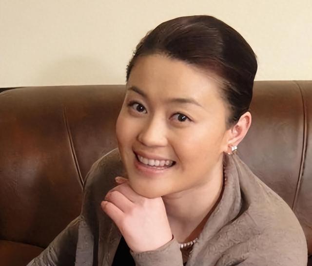 假戏真做？赵本山“御用老伴”关婷娜至今未嫁未育，已经步入中年