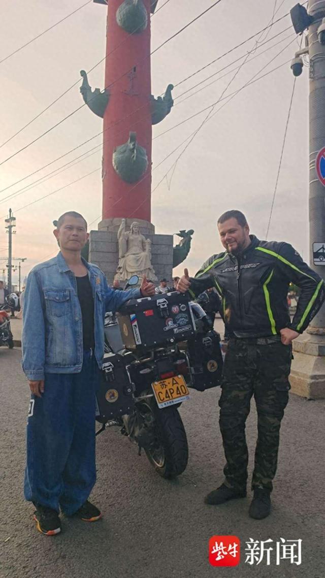 江苏男子骑行伦敦，酒店门口30万摩托车被偷，警方不来，酒店不管