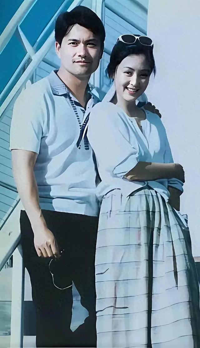 翻出吕良伟陈红96年北京旧照，才懂什么叫“浓颜系”天花板。
