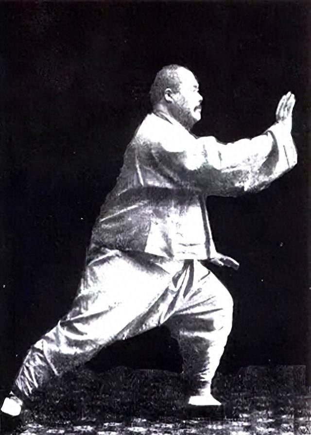 太极不用手，全靠腰胯走