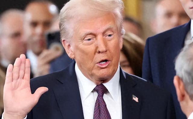 美国罕见退了一步，特朗普暂停对中国实体出台新的出口管制？给中国独一份待遇，只为让中国答应一件事？