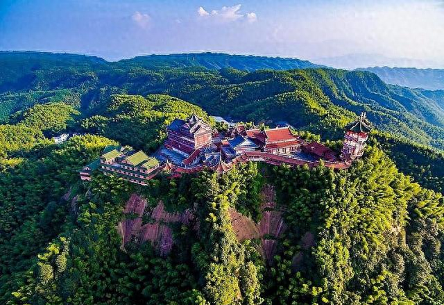 意大利人来眉山旅游，回国后摇头感慨：中国已经是超一等国家了