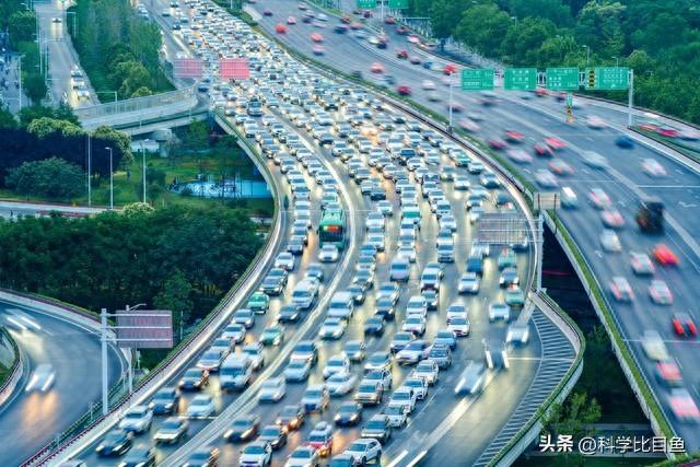 高速堵，景区挤，国庆出行如此“添堵”，我们为何还要热衷往外跑