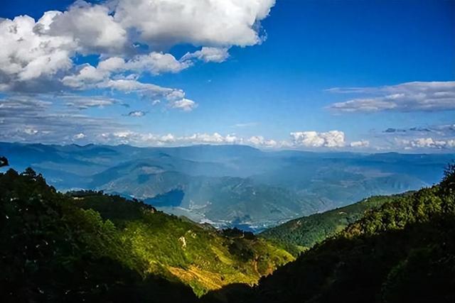 散文 | 梁 平：遥远的哀牢山