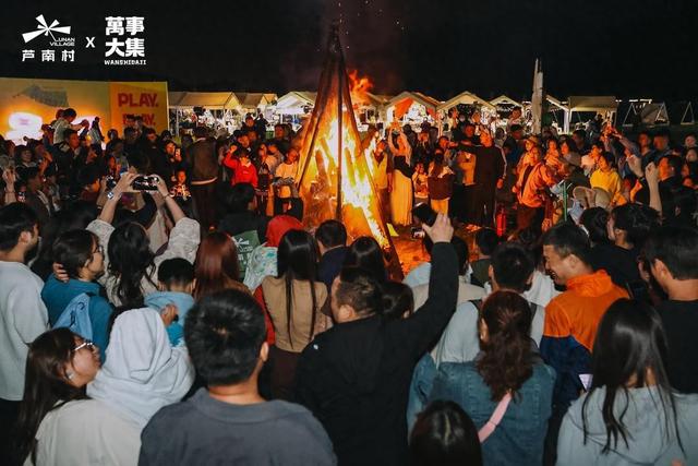 小村办起夏日生活艺术节，"篝火+烟花+音乐"点亮乡村夜经济