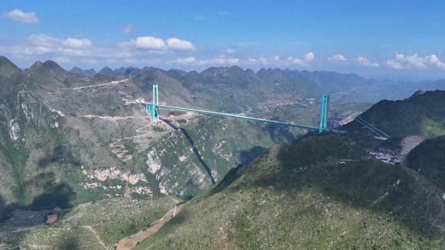 贞丰：花江峡谷大桥“桥旅融合”火爆