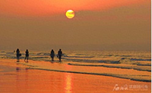 2025新疆经济半年报丨新疆旅游“现象级”增长的背后