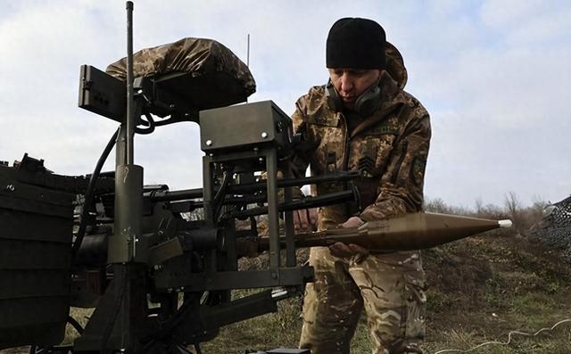 乌克兰彻底成最大笑柄，折腾三年回头才发现，美国竟把自己卖了！