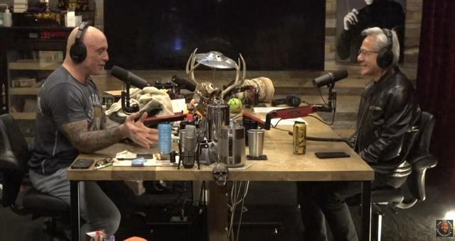 黄仁勋做客美国第一播客：每天都在担心英伟达倒闭