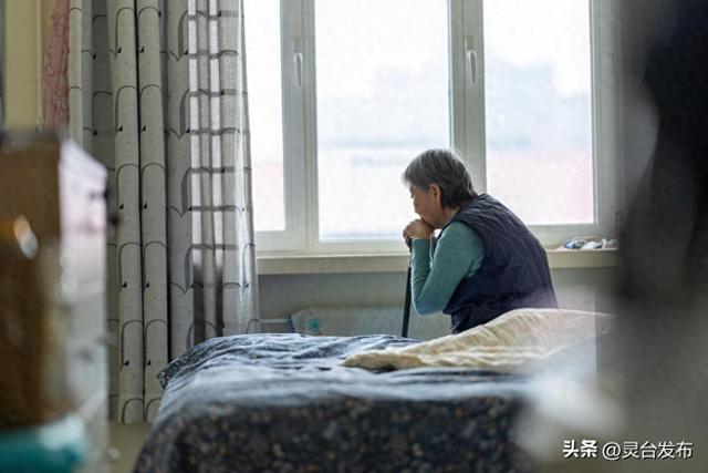 抑郁患者越来越多，医生提醒：宁可出门散散步，也别做这3件事